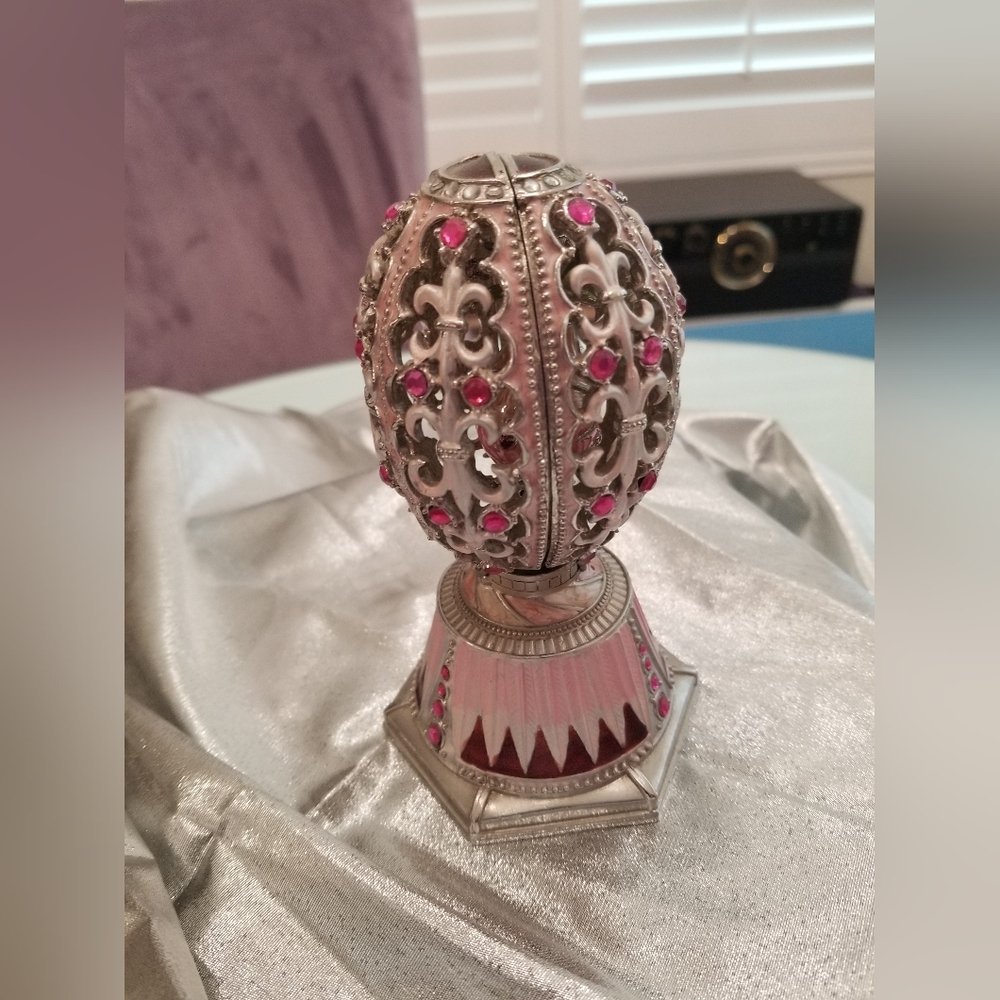 Beautiful Pink..Musical Egg